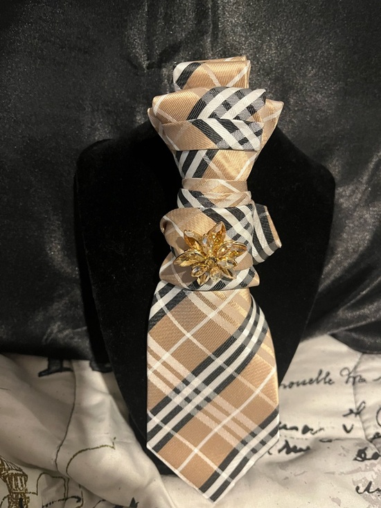 Accessories - Beige Plaid Necktie with Gold Floral Brooch